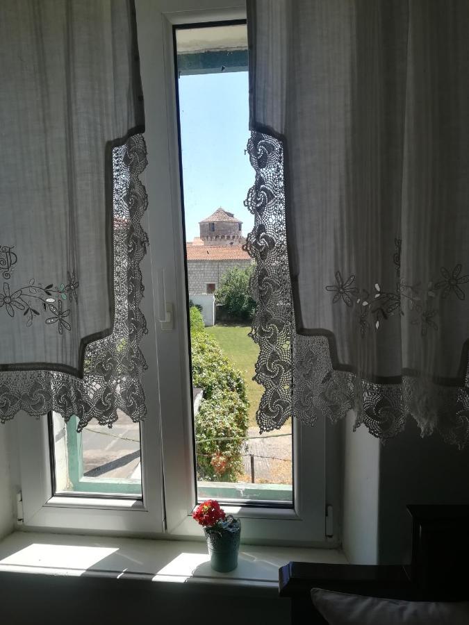 Dida Roko, Rustikalni S Terasom