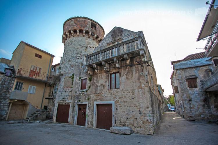 Dida Roko, Rustikalni S Terasom Kaštela